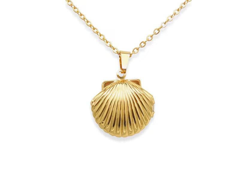 Preppy Clam Shell Seashell Locket Pendant