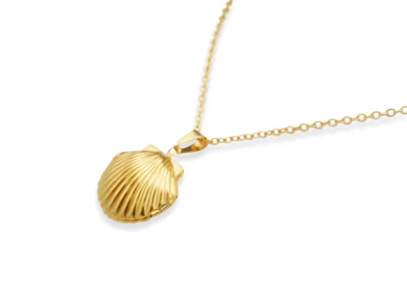 Preppy Clam Shell Seashell Locket Pendant